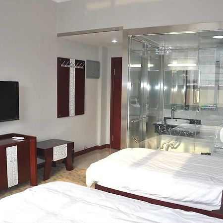 Hangjia Hotel Urumqi Bagian luar foto